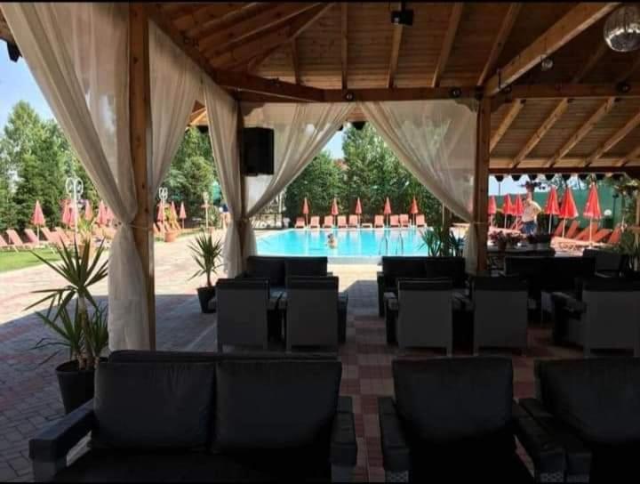 House Of Horses Shtepia E Kuajve Hotel Korce Exterior foto