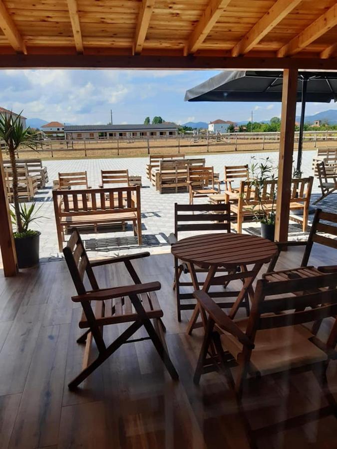 House Of Horses Shtepia E Kuajve Hotel Korce Exterior foto
