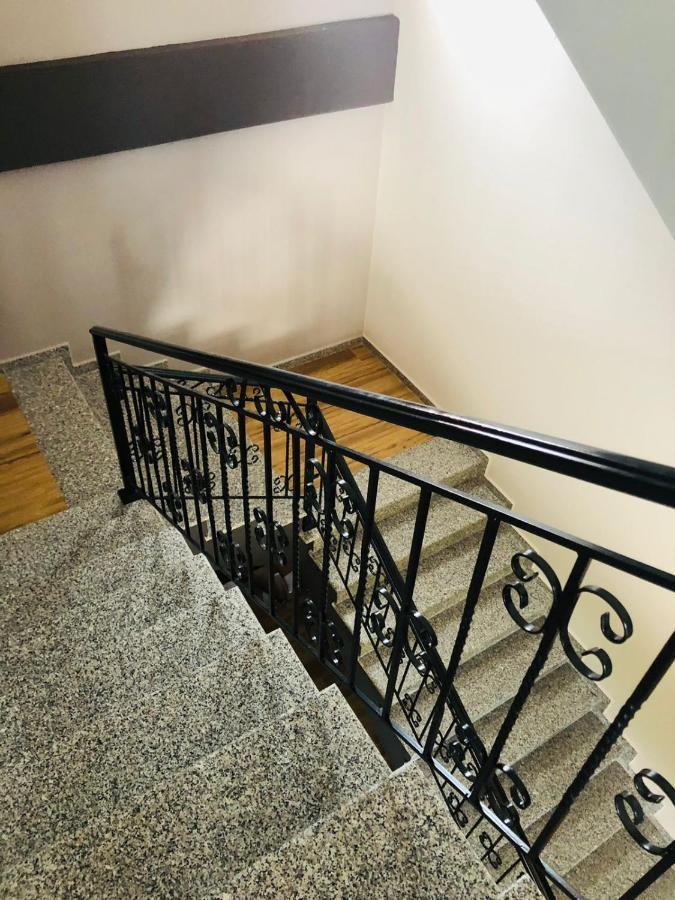 House Of Horses Shtepia E Kuajve Hotel Korce Exterior foto