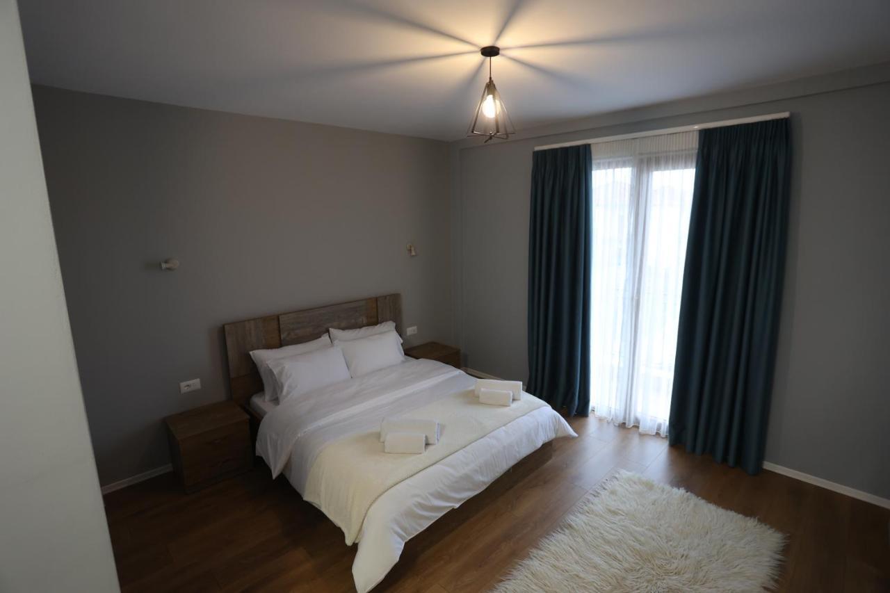 House Of Horses Shtepia E Kuajve Hotel Korce Exterior foto