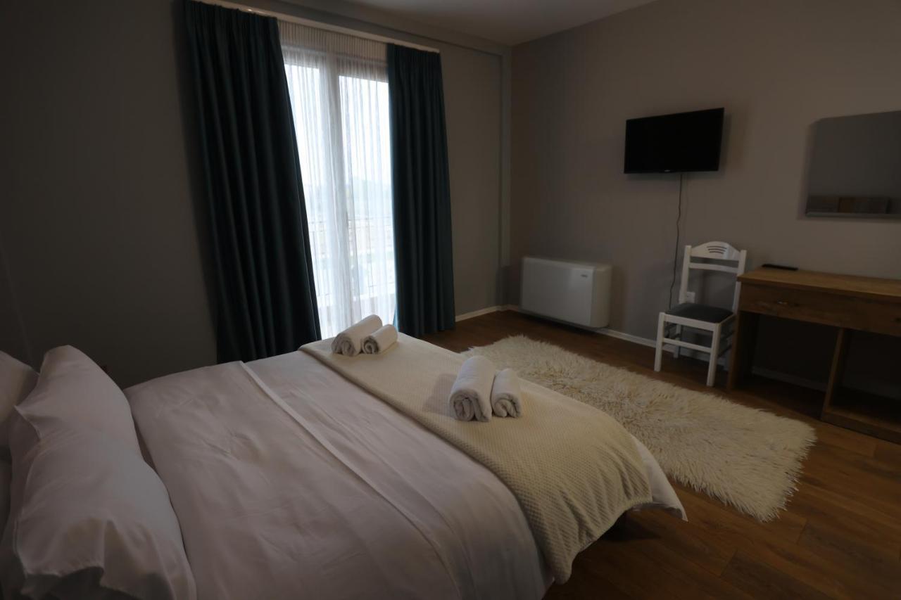 House Of Horses Shtepia E Kuajve Hotel Korce Exterior foto