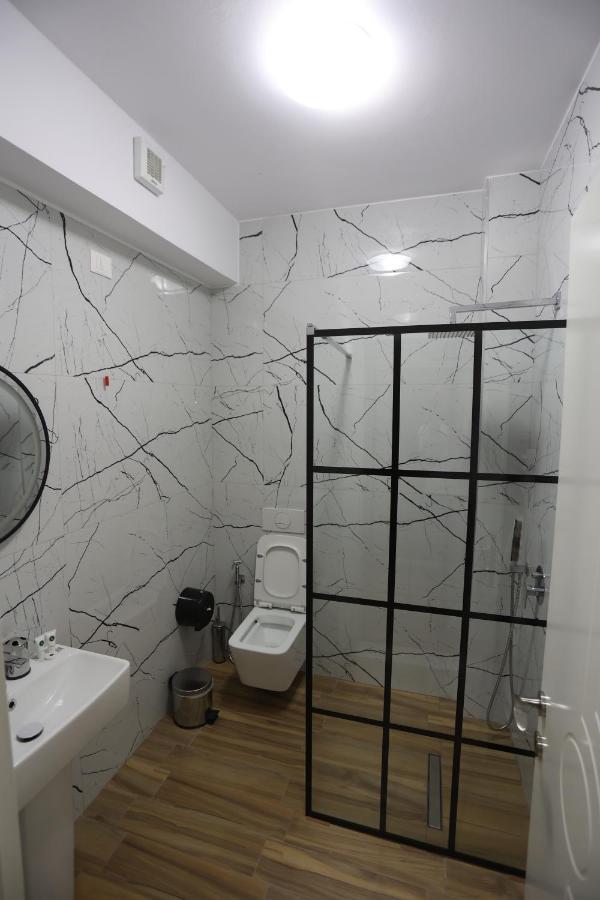 House Of Horses Shtepia E Kuajve Hotel Korce Exterior foto
