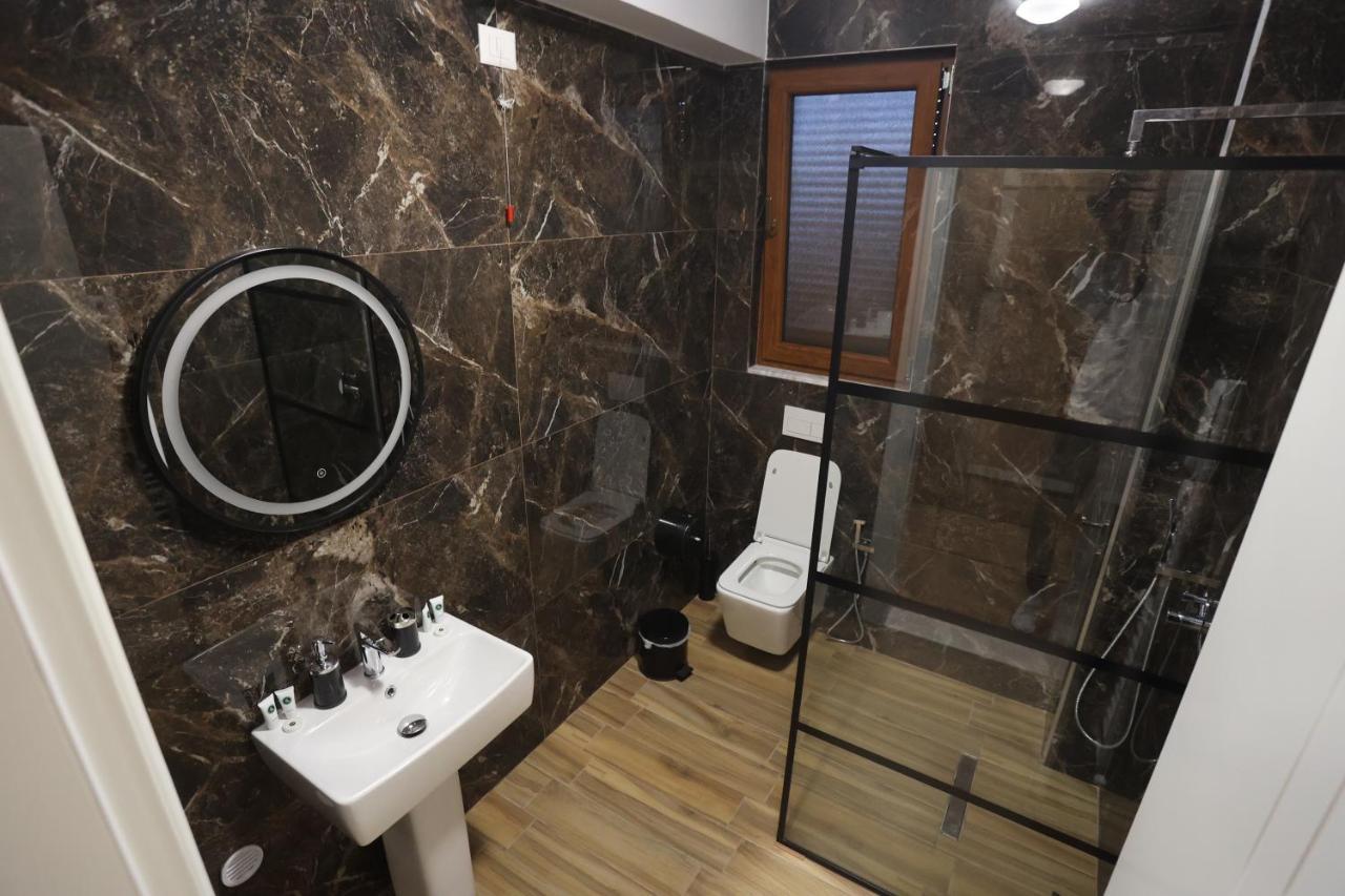 House Of Horses Shtepia E Kuajve Hotel Korce Exterior foto