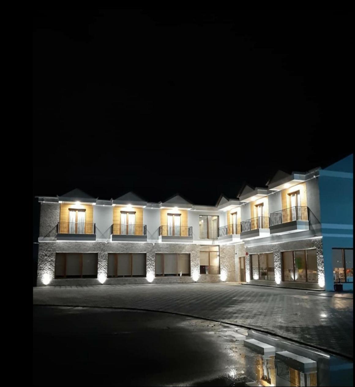House Of Horses Shtepia E Kuajve Hotel Korce Exterior foto