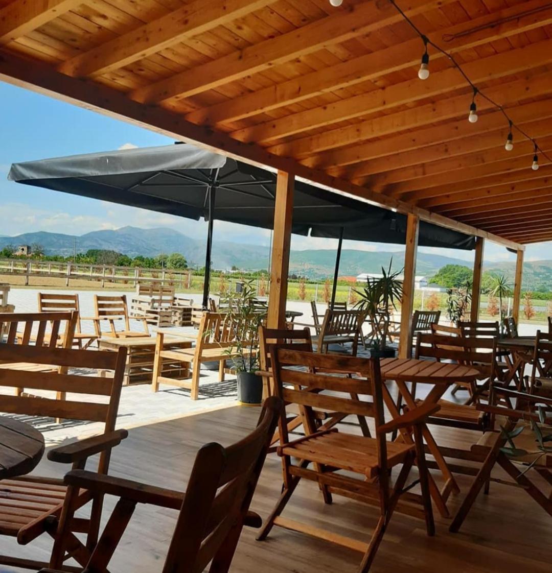 House Of Horses Shtepia E Kuajve Hotel Korce Exterior foto